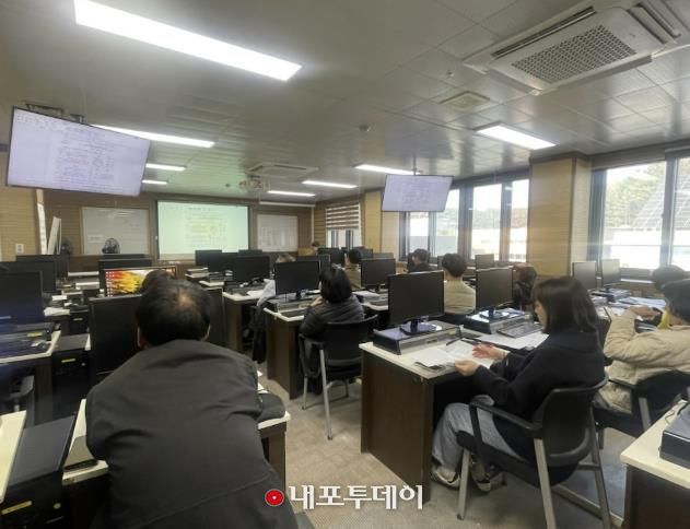 지난 5일, 2026년 농업분야 보조사업 추진을 위한 관련 읍면 담당자 실무교육을 실시하고 있다.