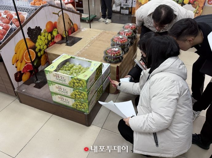 금산군 설 명절 대비 분리배출 및 과대포장 점검 모습