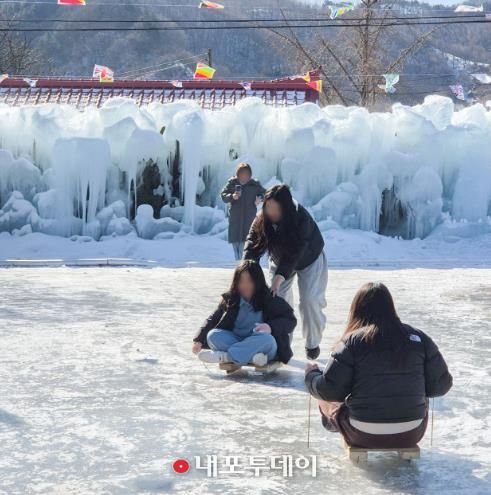 공주시 ‘얼음마을 소랭이’ 에서 행복한 겨울 추억을 만들어 보세요!