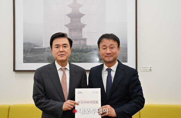 김태흠 충남도지사와 한병도 더불어민주당 원내대표