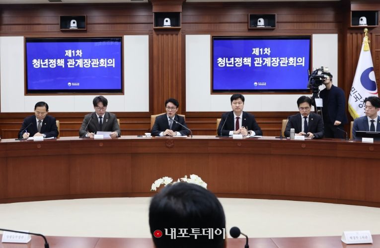 김민석 국무총리가 6일 세종대로 정부서울청사에서 열린 청년정책 관계장관회의를 주재하고 있다.