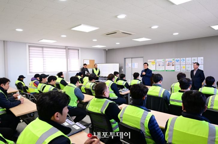 시민 생활환경 책임지는 현장 근로자 격려